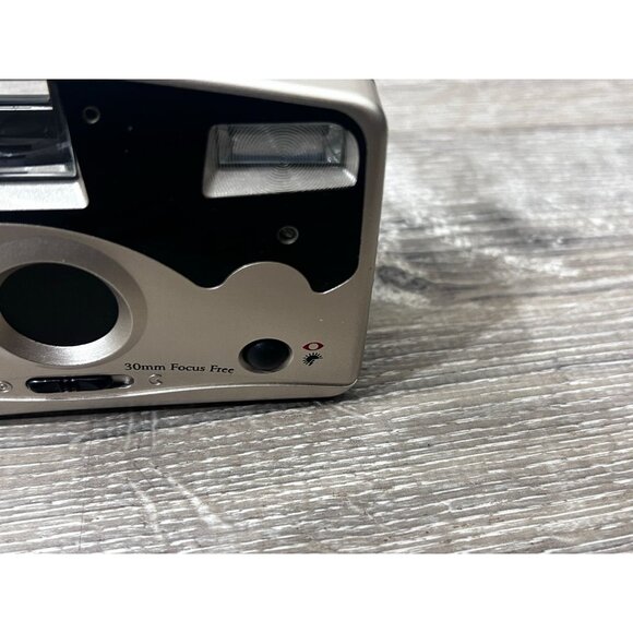 Bell and Howell 706 Film Auto Flash 30mm Focus Free Camera - Picture 7 of 7